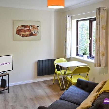 Station 1 Bed Apartment - Stayseekers Salisbury Eksteriør bilde