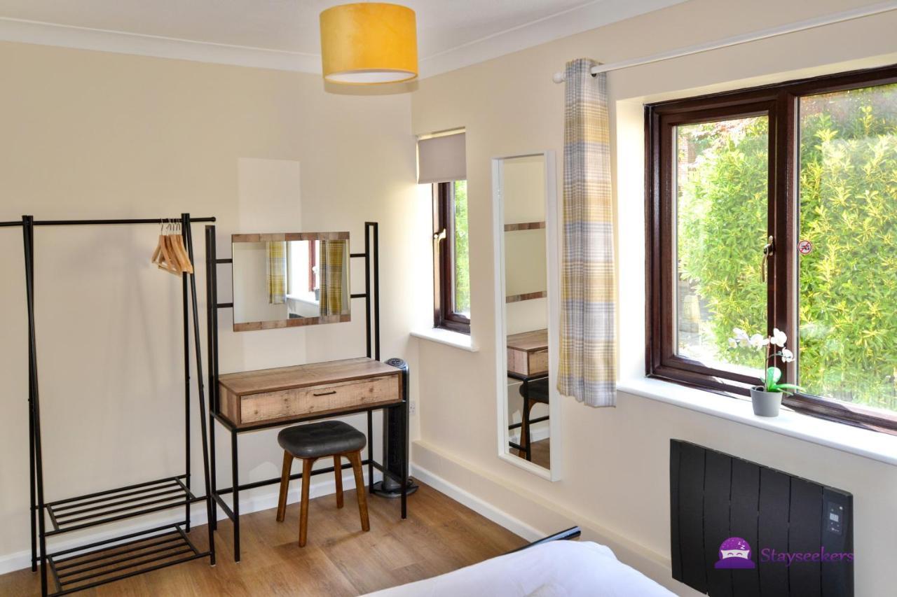 Station 1 Bed Apartment - Stayseekers Salisbury Eksteriør bilde