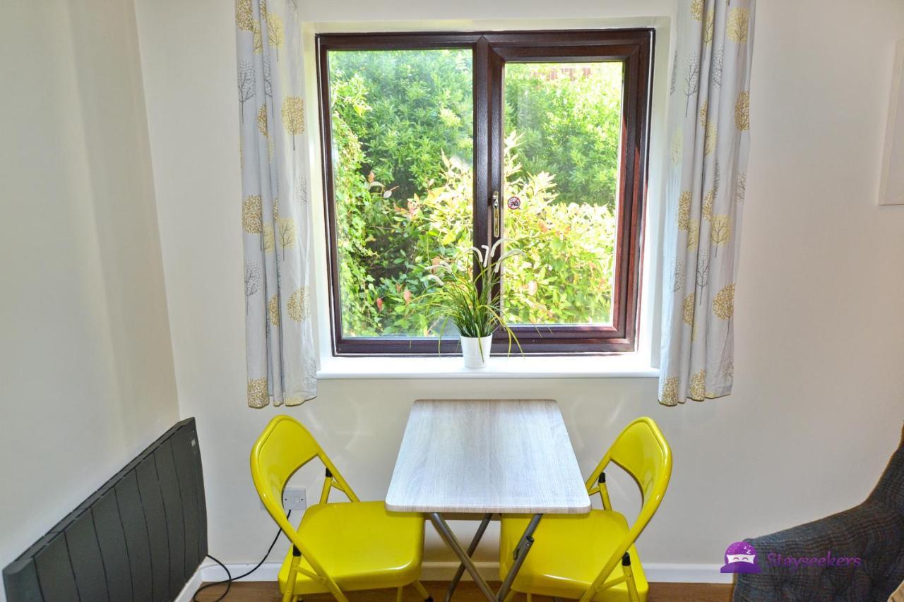 Station 1 Bed Apartment - Stayseekers Salisbury Eksteriør bilde